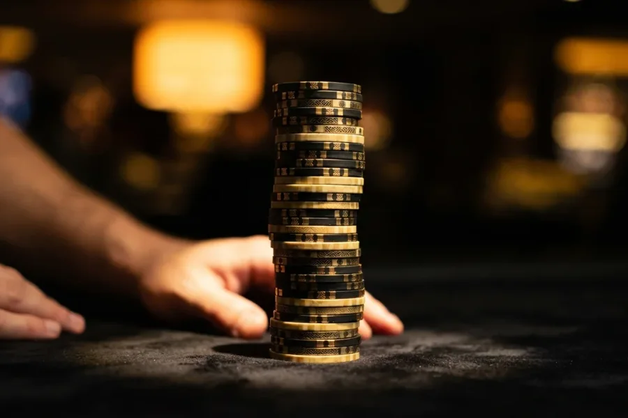 casino regler kortspil: Hvornår skal man stå, trække eller splitte?